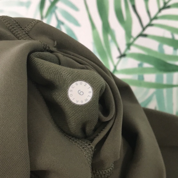 Lululemon Wunder Under High Rise Half Tight in Dark Olive - 2017 First Release - Picture 3 of 5